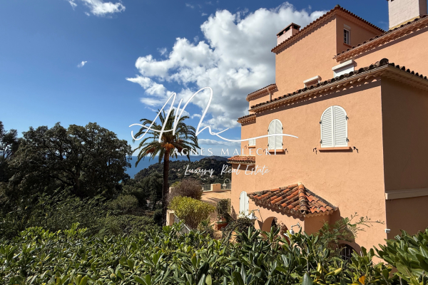 Luxury Apartment for sale in Rayol Canadel sur Mer, 1 180 000 €, Photo 1