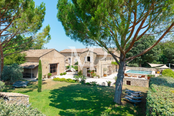 Maison de luxe à louer à Ménerbes, 4 555 €, Photo 1