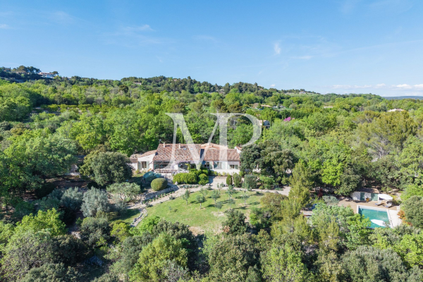 Maison de luxe à louer à Gordes, 8 312 €, Photo 1