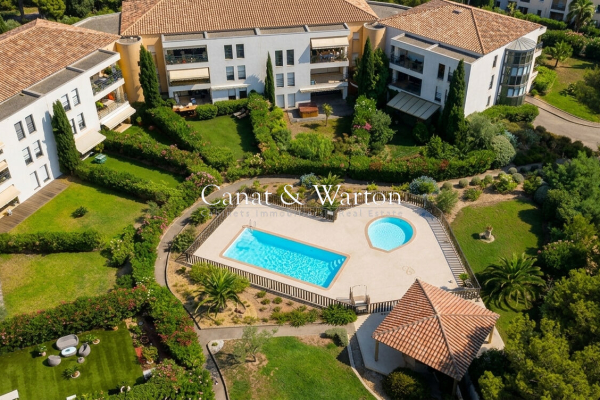 Appartement de luxe à vendre à Saint-Raphaël, 499 000 €, Photo 1