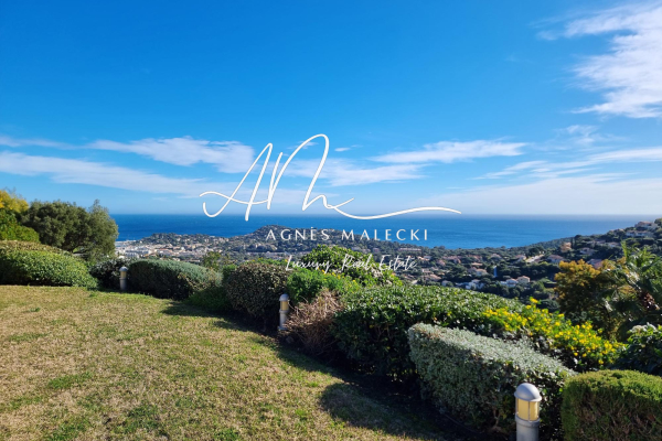 Maison de luxe à vendre à Cavalaire-sur-Mer, 2 590 000 €, Photo 1