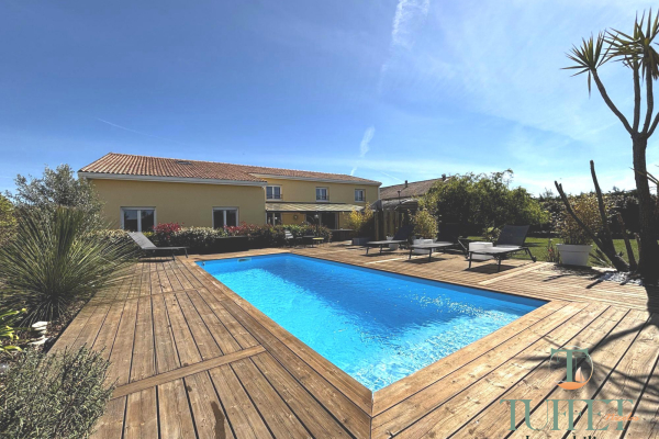Maison de luxe à vendre à Saint-Sulpice-de-Royan, 728 000 €, Photo 1