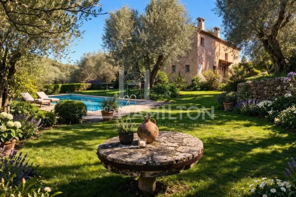 Maison de luxe à vendre à Le Rouret, 800 000 €, Photo 1