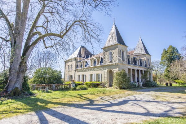 Luxury House for sale in Lauzun, 995 000 €, Photo 1