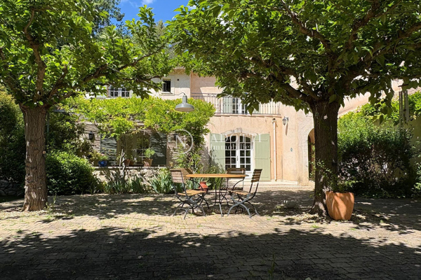Maison de luxe à vendre à Cadenet, 840 000 €, Photo 1
