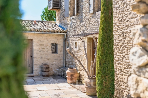 Luxury House for sale in Gordes, 2 480 000 €, Photo 2