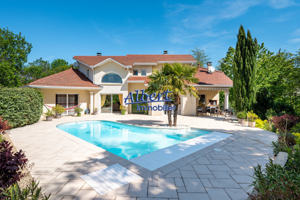Luxury House for sale in Saint-Bonnet-de-Mure, 1 198 000 €