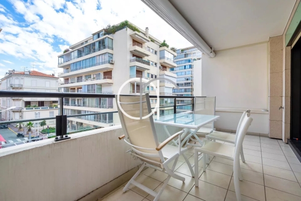 Luxury Apartment for sale in Cannes, 647 000 €, Photo 1