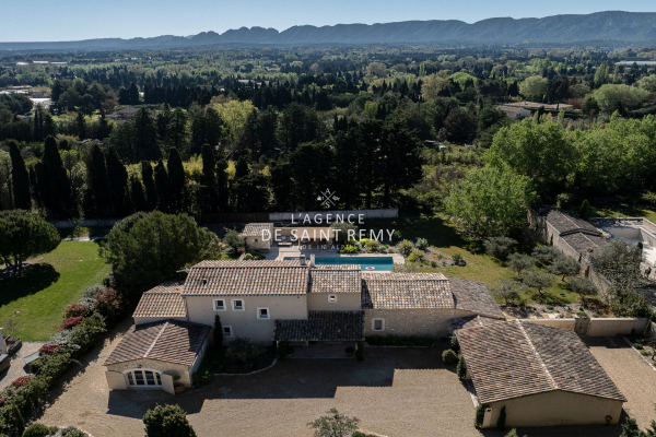 Maison de luxe à vendre à Saint-Rémy-de-Provence, 2 520 000 €, Photo 1