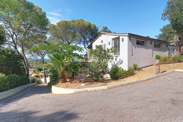 Maison de luxe à vendre à Fréjus, 685 000 €, Photo 1
