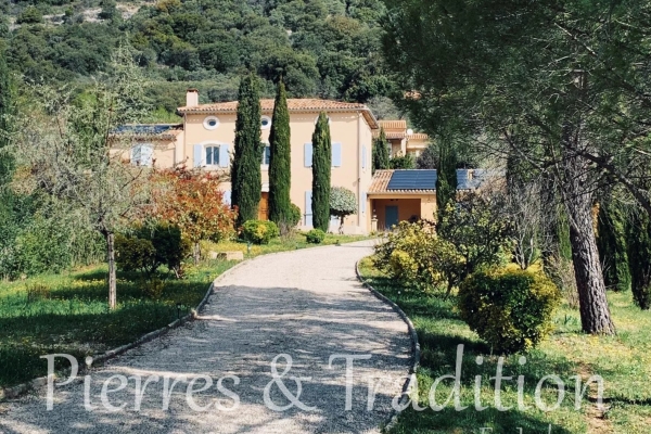 Luxury House for sale in Rustrel, 795 000 €, Photo 1
