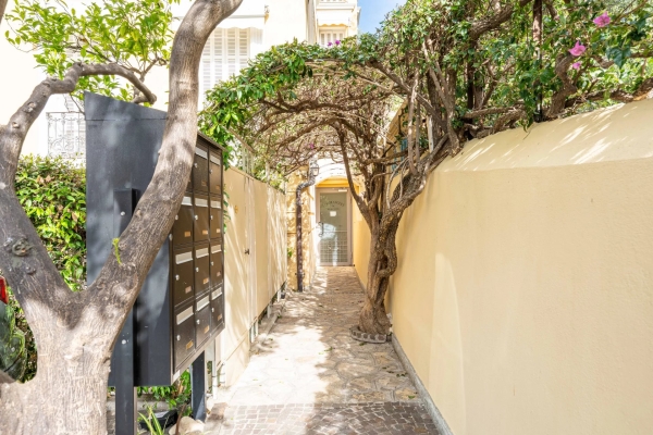 Luxury Apartment for sale in Beaulieu-sur-Mer, 659 000 €, Photo 4