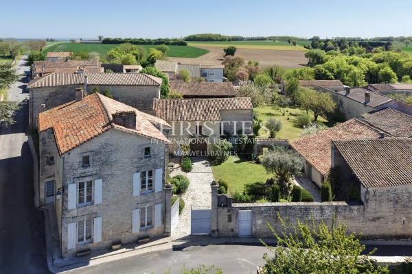 Luxury House for sale in Tusson, 996 400 €, Photo 5