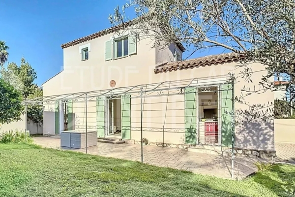 Maison de luxe à vendre à Antibes, 1 440 000 €, Photo 1