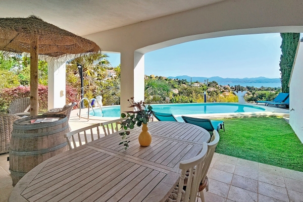 Maison de luxe à vendre à Saint-Aygulf, 1 395 000 €, Photo 2