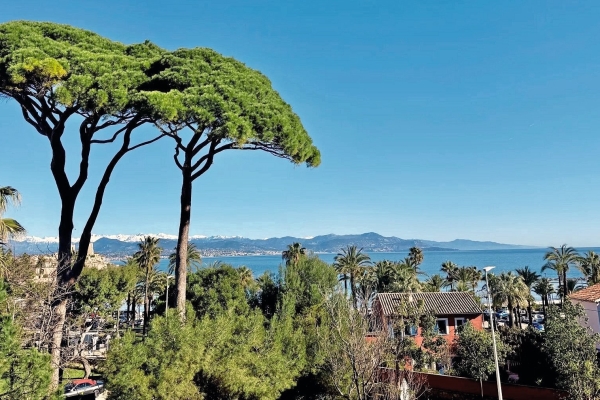 Luxury Apartment for sale in Cap d'Antibes, 970 000 €, Photo 2