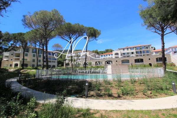 Luxury Apartment for sale in Cavalaire-sur-Mer, 504 000 €, Photo 1