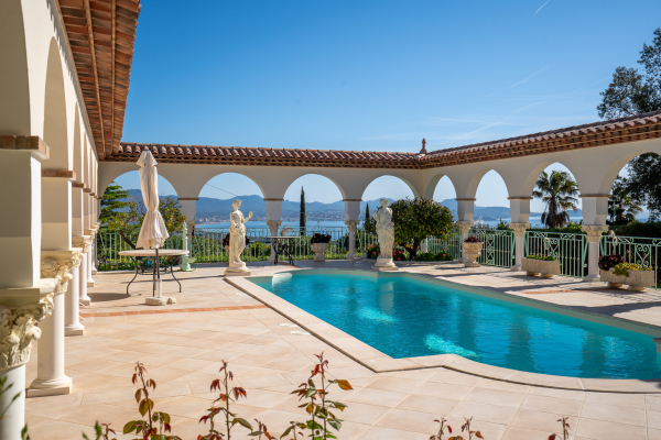 Maison de luxe à vendre à Roquebrune-sur-Argens, 2 590 000 €, Photo 1