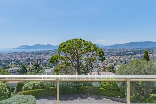 Luxury Apartment for sale in Le Cannet, 840 000 €, Photo 1