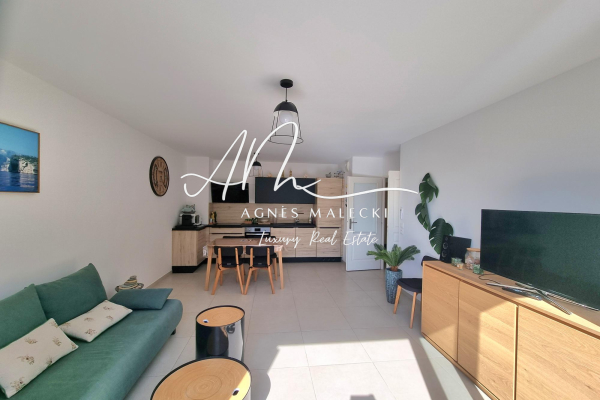Luxury Apartment for sale in Cavalaire-sur-Mer, 504 000 €, Photo 3