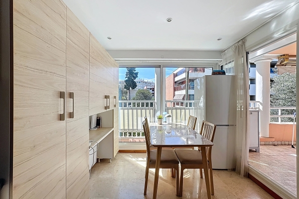 Luxury Apartment for sale in Antibes, 699 000 €, Photo 2