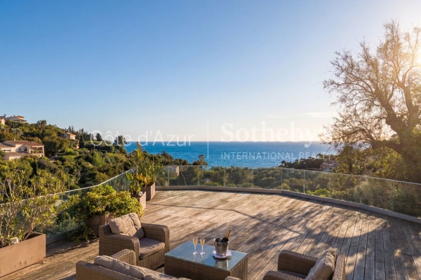 Maison de luxe à vendre à Les Issambres, 1 740 000 €, Photo 1