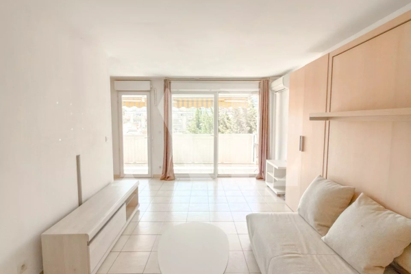 Appartement de luxe à vendre à Le Golfe Juan, 250 000 €, Photo 2