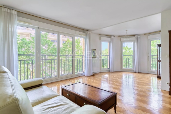 Luxury Apartment for sale in Courbevoie, 699 500 €, Photo 1