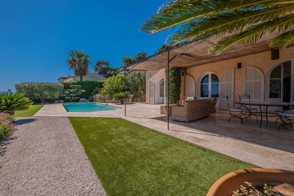 Maison de luxe à vendre à Les Issambres, 1 685 000 €, Photo 2
