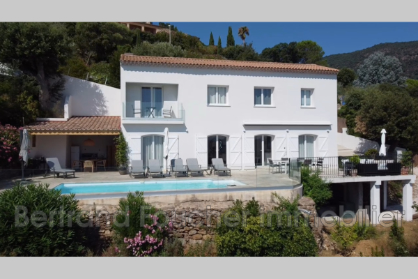 Maison de luxe à vendre à Cavalaire-sur-Mer, 2 150 000 €, Photo 1