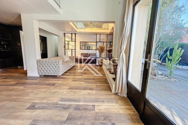 Maison de luxe à vendre à Fréjus, 377 000 €, Photo 2