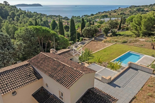 Maison de luxe à vendre à Carqueiranne, 1 990 000 €, Photo 1