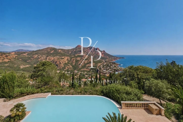 Maison de luxe à vendre à Saint-Raphaël, 1 650 000 €, Photo 1