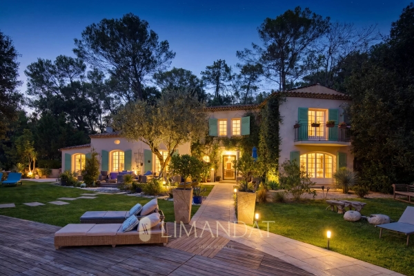 Maison de luxe à vendre à Roquefort-les-Pins, 1 699 000 €, Photo 1