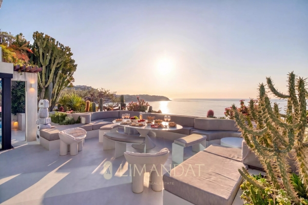 Luxury House for rental in Roquebrune-Cap-Martin, 37 500 €, Photo 1