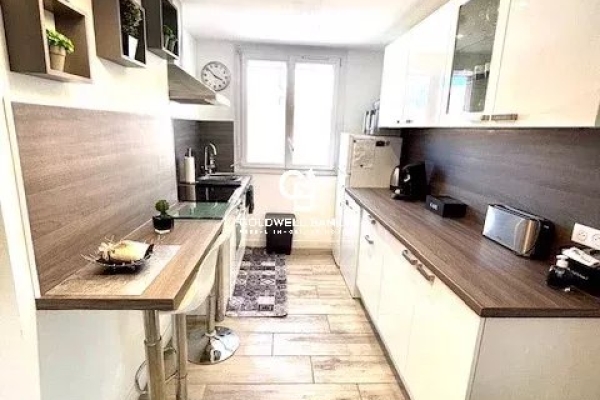Appartement de luxe à vendre à Saint-Raphaël, 280 000 €, Photo 2