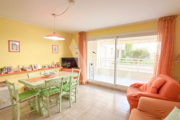 Appartement de luxe à vendre à Le Golfe Juan, 268 000 €, Photo 2