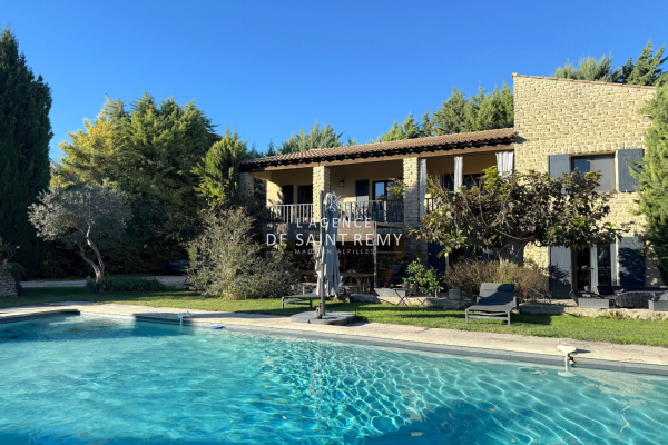 Maison de luxe à vendre à Saint-Rémy-de-Provence, 995 000 €, Photo 1