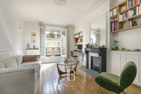 Luxury Apartment for sale in Paris 11Ème, 830 000 €, Photo 2