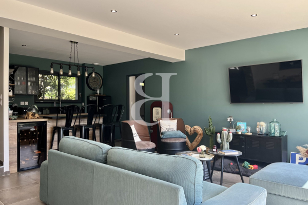 Maison de luxe à vendre à Saint Étienne-du-Grès, 669 000 €, Photo 5