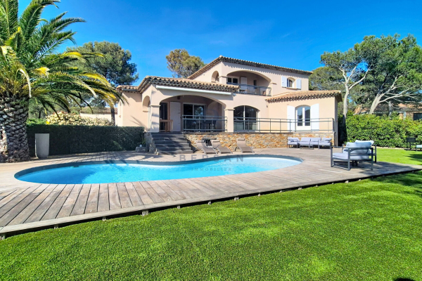 Maison de luxe à vendre à Saint-Raphaël, 975 000 €, Photo 2