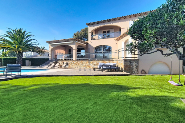 Maison de luxe à vendre à Saint-Raphaël, 975 000 €, Photo 3