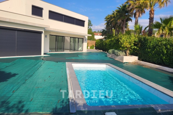 Luxury House for sale in Grimaud, 1 390 000 €, Photo 1