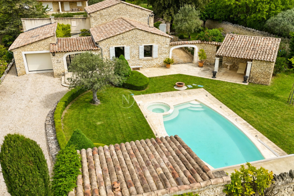 Luxury House for sale in Gordes, 1 290 000 €, Photo 1