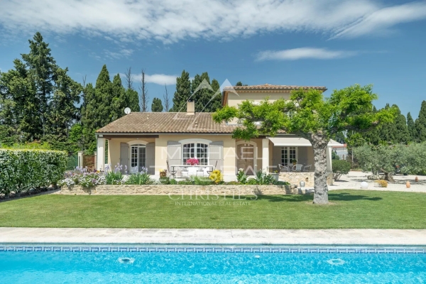 Maison de luxe à vendre à Saint-Rémy-de-Provence, 795 000 €, Photo 1