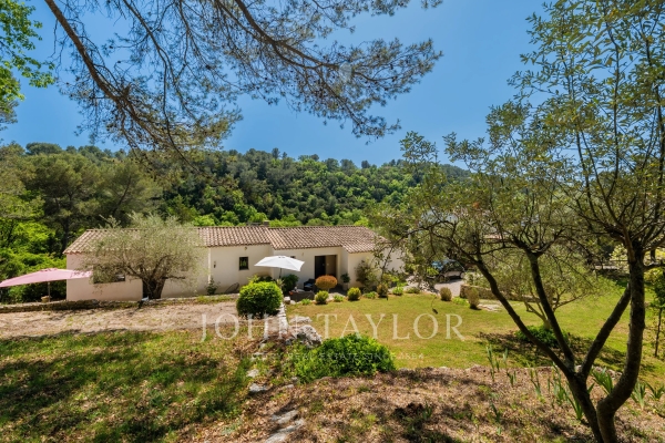 Maison de luxe à vendre à Valbonne, 1 060 000 €, Photo 1