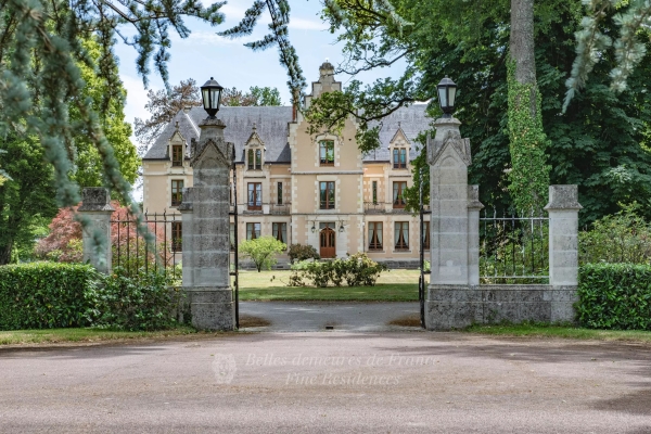 Maison de luxe à vendre à Sancoins, 5 000 000 €, Photo 1