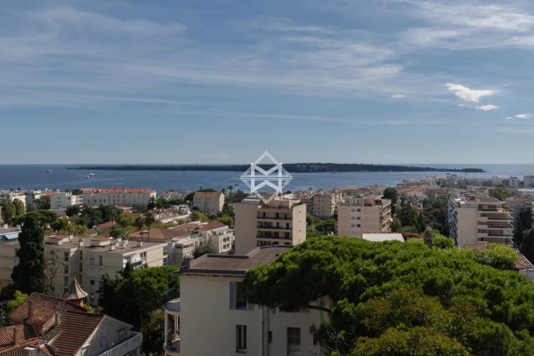Luxury Apartment for sale in Cannes, 2 130 000 €, Photo 1