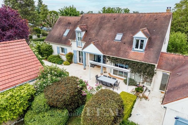 Maison de luxe à vendre à Saint-Germain-en-Laye, 1 745 000 €, Photo 1