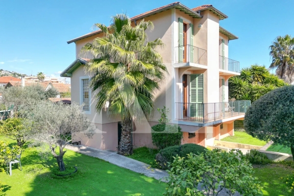 Maison de luxe à vendre à Le Golfe Juan, 795 000 €, Photo 1